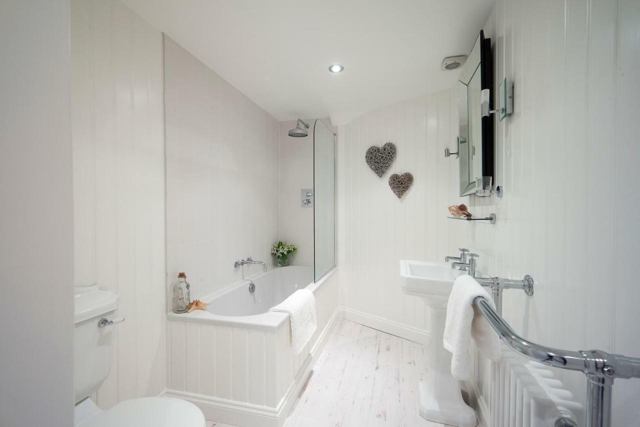 Albany Apartment Whitby Esterno foto
